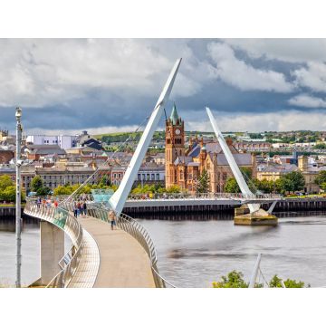 Lais Puzzle - Die Friedensbrücke und die Guild Hall in Londonderry / Derry in Nordirland - 1.000 Teile