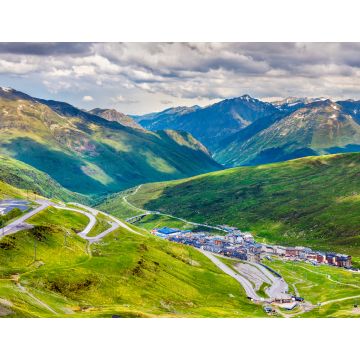 Lais Puzzle - Blick auf El Pas de la Casa von einem Berg aus - Andorra - 1.000 Teile