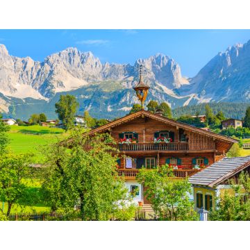 Lais Puzzle - Typische Holz-Alpenhaus gegen Alpen Berge Hintergrund auf grüne Wiese in Going am Wilden Kaiser Dorf auf sonnigen Sommertag, Tirol, Österreich - 1.000 Teile