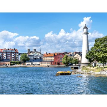 Lais Puzzle - Karlskrona, Schweden: Alter Leuchtturm und Gebäude im Hintergrund - 1.000 Teile
