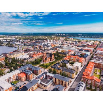 Lais Puzzle - Lulea, Schweden: Panorama Stadt, Kathedrale sonnigen Tag, blauer Himmel - 1.000 Teile