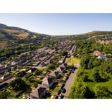 Lais Puzzle - Luftaufnahme von Häusern im walisischen Tal von Blaenau Gwent aus der Vogelperspektive - 1.000 Teile