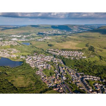 Lais Puzzle - Luftaufnahme der Stadt Brynmawr in den Tälern von Südwales - 1.000 Teile