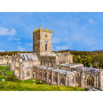 Lais Puzzle - Panoramablick auf die St. David's Cathedral in St Davids, Pembrokeshire, Wales, UK - 1.000 Teile
