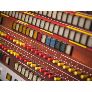 Lais Puzzle - Selektiver Fokus, Industriepanel mit vielen Drucktasten und Kippschaltern - 1.000 Teile