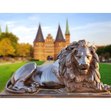 Lais Puzzle - Lübeck, Holstentor mit Löwe im Vordergrund - 1.000 Teile