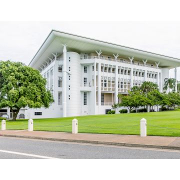 Lais Puzzle - Das schöne Parlamentsgebäude im historischen Zentrum von Darwin, Australien, an einem sonnigen Tag - 1.000 Teile