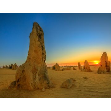 Lais Puzzle - Riesige Kalksteinformation in der Abenddämmerung. Die Pinnacles Wüste im Nambung National Park, bietet bei Sonnenuntergang die Show mit den schönsten Farben. Die Pinnacles sind eine wichtige Touristenattraktion in Westaustralien - 1.000...