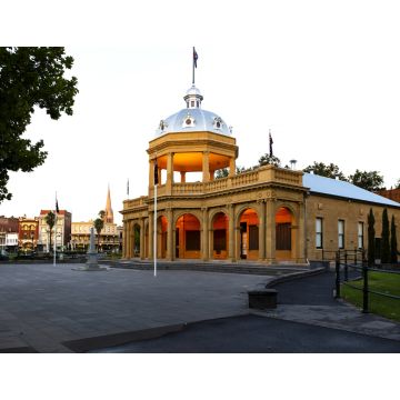 Lais Puzzle - Das Bendigo War Memorial und Museum auf der Paul Mall in der historischen Goldgräberstadt Bendigo, Victoria, Australien - 1.000 Teile