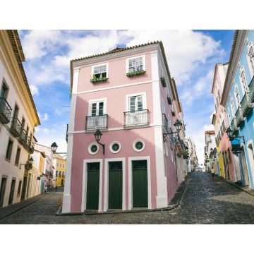 Lais Puzzle - Szenische Tagesansicht der engen Kopfsteinpflasterstraßen mit bunter Kolonialarchitektur des historischen Touristenzentrums Pelourinho, in Salvador da Bahia, Brasilien - 1.000 Teile