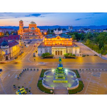 Lais Puzzle - Nachtansicht der Nationalversammlung der Republik Bulgarien und der Alexander-Newski-Kathedrale in Sofia. Das Schild bedeutet: "Einigkeit macht stark - 1.000 Teile