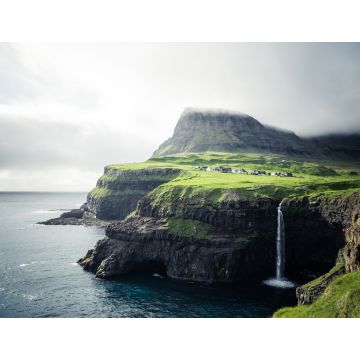 Lais Puzzle - Gasadalur Dorf und schöner Wasserfall. Vagar, Färöer Inseln, Dänemark - 1.000 Teile