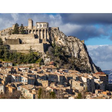 Lais Puzzle - Die Dächer von Sisteron mit seiner Zitadelle und seinen Befestigungsanlagen (Panorama). Alpes de Haute Provence, Südliche Alpen, Frankreich - 1.000 Teile