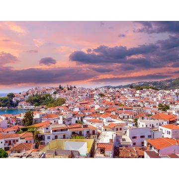 Lais Puzzle - Sonnenuntergang über Skiathos-Stadt auf der Insel Skiatos, Griechenland. Schöner Blick auf die Altstadt mit Booten im Hafen - 1.000 Teile