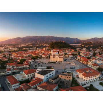 Lais Puzzle - Luftaufnahme des Burghügels und der Metropolitankirche von Ypapanti in der historischen Altstadt der Küstenstadt Kalamata, Griechenland - 1.000 Teile