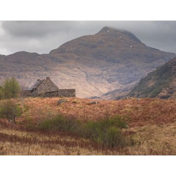 Lais Puzzle - Ein einsames altes Steinhaus in einer stimmungsvollen Berglandschaft auf der abgelegenen und zerklüfteten Halbinsel Knoydart in den schottischen Highlands, Westküste Schottlands - 1.000 Teile