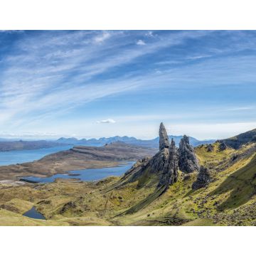 Lais Puzzle - Dramatische schottische Highlands, blauer Himmel am Old Man of Storr, Touristenattraktion auf der Isle of Skye. Hebriden im Vereinigten Königreich - 1.000 Teile
