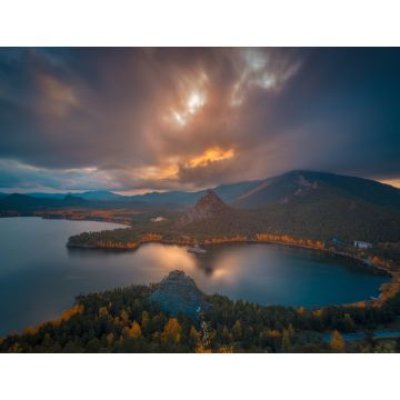 Lais Puzzle - Dramatische Herbstabend-Wolkenlandschaft bei Sonnenuntergang. Die leuchtenden Farben des Herbstes um einen Bergsee. Kasachstan. Asien. - 1.000 Teile