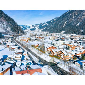 Lais Puzzle - Panorama des Skigebiets Mayrhofen mit dem Fluss Ziller in Tirol im Zillertal in Österreich in den Winteralpen - 1.000 Teile