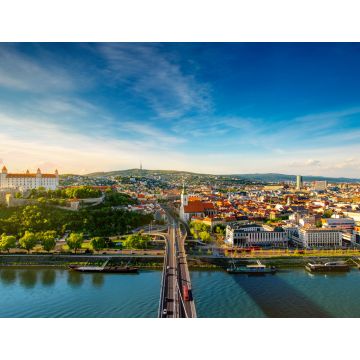 Lais Puzzle - Luftaufnahme von Bratislava mit Blick auf die Altstadt mit der Kathedrale St. Martin, dem Burgberg und der Donau bei Sonnenuntergang in der Slowakei - 1.000 Teile