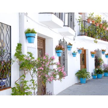 Lais Puzzle - Malerische Straße von Mijas mit Blumentöpfen an den Fassaden, ein traditionelles, weiß getünchtes Dorf, Spanien - 1.000 Teile