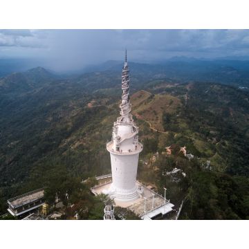 Lais Puzzle - Luftaufnahme des Ambuluwawa-Turms im Zentrum Sri Lankas. Turm in der Nähe der Stadt Gampola - 1.000 Teile