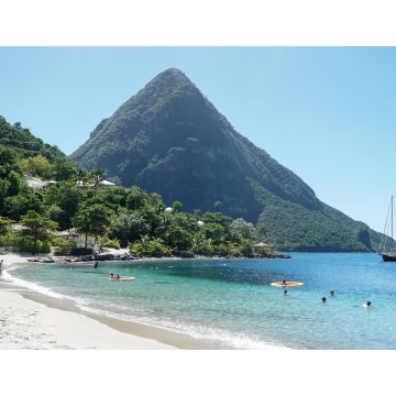 Lais Puzzle - Die Piton-Berge Gros Piton und Petit Piton in einem üppigen grünen Wald neben dem blauen Ozean auf der Insel St. Lucia in der Karibik - 1.000 Teile