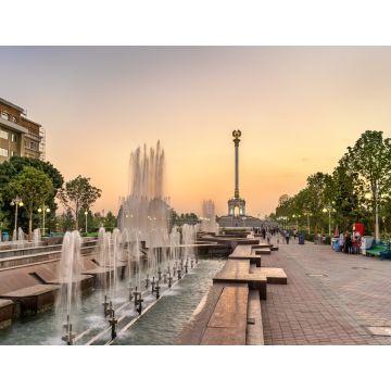 Lais Puzzle - Springbrunnen und Unabhängigkeitsdenkmal in Duschanbe, der Hauptstadt Tadschikistans - 1.000 Teile