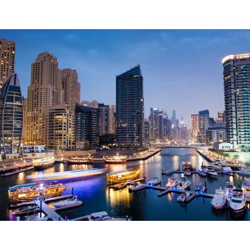 Lais Puzzle - Dubai Yachthafen mit Booten und Gebäuden mit Toren bei Nacht mit Lichtern, Vereinigte Arabische Emirate - 1.000 Teile