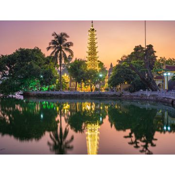 Lais Puzzle - Hanoi buddhistische Pagode auf West Lake, bunte Sonnenuntergang, beleuchtete Tempel, Wasser Reflexion. Chua Tran Quoc am Ho Tay bei Hanoi - 1.000 Teile
