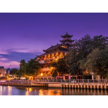 Lais Puzzle - Nächtliche Szene der Phap Hoa-Pagode entlang des Nhieu Loc-Kanals (Saigon-Fluss) in Ho-Chi-Minh-Stadt, Vietnam - 1.000 Teile