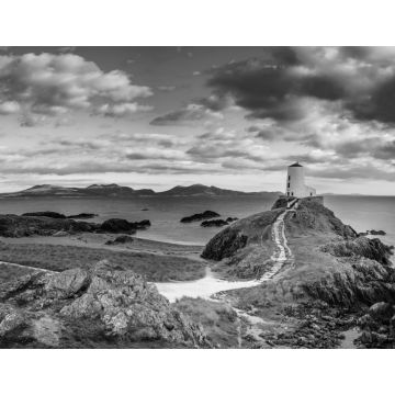Lais Puzzle - Blick auf den Leuchtturm auf der Insel Llanddwyn an der Küste von Anglesey in Nordwales bei Sonnenuntergang in schwarz weiß - 1.000 Teile