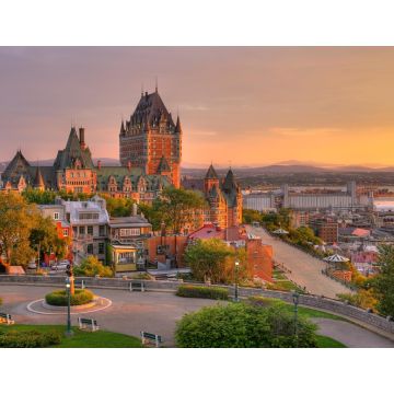 Lais Puzzle - Frontenac Castle in Old Quebec City im schönen Licht des Sonnenaufgangs. Bild mit hohem Dynamikumfang. Reisen, Urlaub, Geschichte, Stadtbild, Natur, Sommer, Hotels und Architekturkonzept - 1.000 Teile