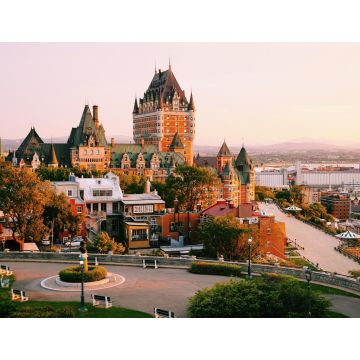 Lais Puzzle - Frontenac Castle in Old Quebec City im schönen Licht des Sonnenaufgangs. Reisen, Urlaub, Geschichte, Stadtbild, Natur, Sommer, Hotels und Architekturkonzept - 1.000 Teile
