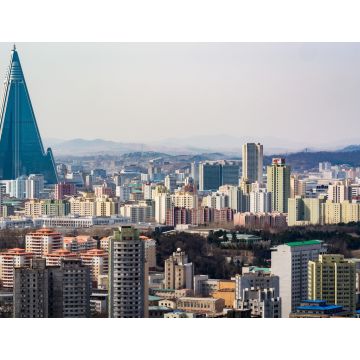 Lais Puzzle - Pjöngjang, Nordkorea: Skyline mit Ryugyŏng Hotel - 1.000 Teile