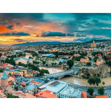 Lais Puzzle - Tiflis, Georgien. Panorama Stadtbild der Sommer-Altstadt. Metekhi Kirche - 1.000 Teile