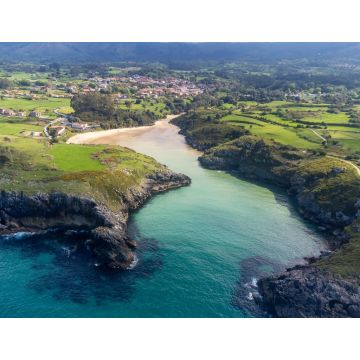 Lais Puzzle - Luftbild auf Playa de Poo bei Ebbe in der Nähe von Llane, grüne Küste von Asturien - 1.000 Teile