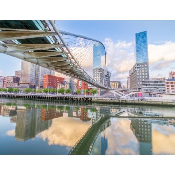 Lais Puzzle - Die Pedro-Arrupe-Fußgängerbrücke ist eine moderne Brücke über die Nervion-Brücke in Bilbao, Baskenland, Spanien - 1.000 Teile