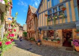 Lais Puzzle - Alte Häuser in der Stadt Dinan, Bretagne - 100, 200, 500 & 1.000 Teile