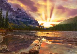 Lais Puzzle - Farbenfroher Sonnenaufgang über Bergen mit Bergfluss - 1.000 Teile