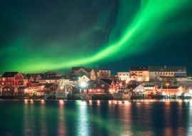 Lais Puzzle - Nordlicht über Fischerdorf auf Lofoten - 500 & 1.000 Teile