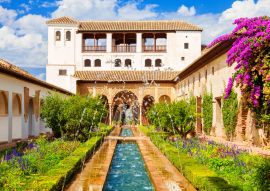 Lais Puzzle - Blick auf einen Brunnen auf dem Platz der Heiligen Alhambra de Granada. Brunnen und Gärten - 100, 200, 500 & 1.000 Teile