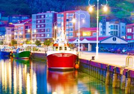 Lais Puzzle - Fischerdorf, Asturien, Spanien. Hafen mit Booten und Häusern in Ribadesella - 100, 200, 500 & 1.000 Teile
