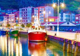 Lais Puzzle - Fischerdorf, Asturien, Spanien. Hafen mit Booten und Häusern in Ribadesella - 1.000 Teile