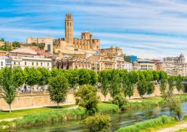 Lais Puzzle - Blick auf die alte Kathedrale Seu Vella mit Segre Fluss in Lleida, Katalonien, Spanien - 100, 200, 500 & 1.000 Teile
