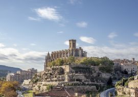 Lais Puzzle - Manresa mit Kathedrale oder La Seu im Zentrum, Katalonien, Spanien - 100, 200, 500 & 1.000 Teile