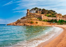 Lais Puzzle - Seelandschaft Badia Bucht in Tossa de Mar in Girona, Katalonien, Spanien. Alte mittelalterliche Burg mit schönem Sandstrand und klarem blauem Wasser - 500 & 1.000 Teile
