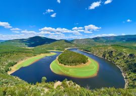 Lais Puzzle - Melero schlängelt sich vom Mirador de la Antigua, Riomalo de Abajo, Las Hurdes, Caceres, Extremadura, Spanien - 100, 200, 500 & 1.000 Teile