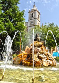 Lais Puzzle - Don Benito, monumentaler Brunnen und Turm der Kirche von Santiago, Extremadura - 100, 200, 500 & 1.000 Teile