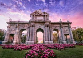 Lais Puzzle - Die Alcala-Tür (Puerta de Alcala). Wahrzeichen von Madrid, Spanien bei Sonnenuntergang - 100, 200, 500 & 1.000 Teile